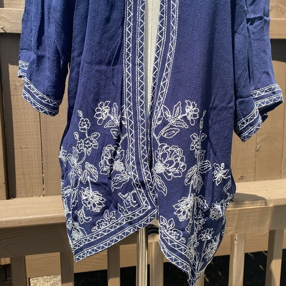Blue Pepper Vintage open front top with stitched floral detail - Picture 3 of 13
